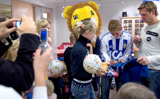Fotboll, IFK Göteborg besöker barnkliniken på Östra