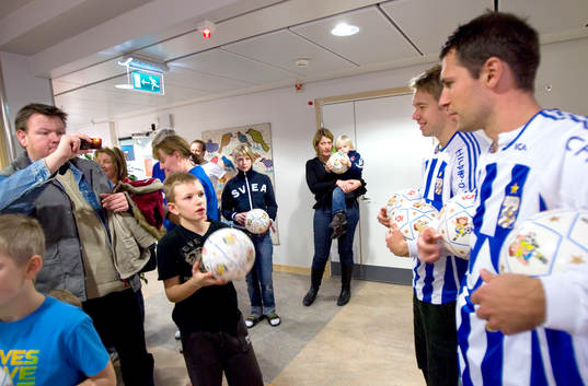 Fotboll, IFK Göteborg besöker barnkliniken på Östra