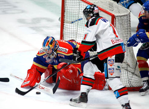 Daniel Larsson, målvakt Djurgården och Anders Bastiansen,