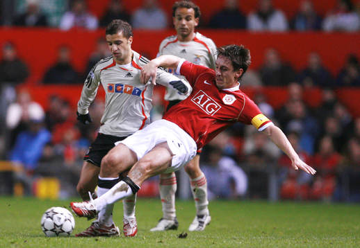 Gary Neville, Manchester United och Simao, Benfica