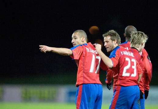 2-2, Henrik Larsson, Helsingborg har kvitterat och jublar.