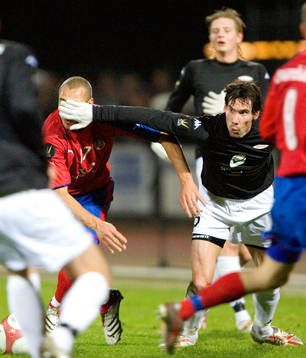 Henrik Larsson, Helsingborg, hålls för ögonen