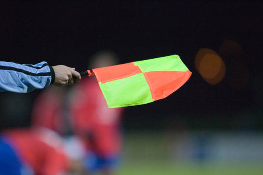 Linjeman, Assisterande domare, Flagga, Offside