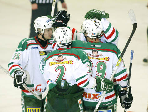 Ola Svanberg, Jacob Johansson gratulerar Martin Johansson,