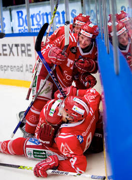 Anton Strålman med kompisar, jubel