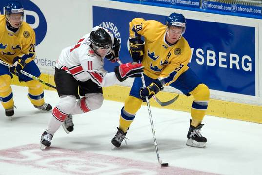Marc-Andre Cliche, Kanada och Niklas Hjalmarsson, Sverige