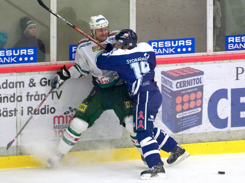 Jesper Ollas, Leksand, trycker till Mikael Gath, Rögle