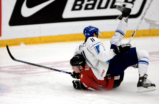 Marco Maurer, Schweiz på väg in i sargen och skadas