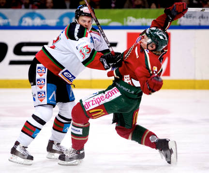 Antti Bruun och Tomi Kallio bråkar i