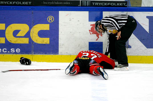 Carl Söderberg, Malmö fick en rejäl tackling och fick