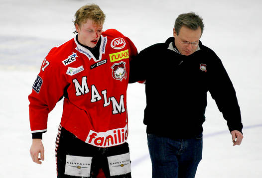 Carl Söderberg, Malmö fick en rejäl tackling och fick