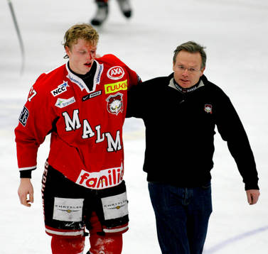 Carl Söderberg, Malmö fick en rejäl tackling och fick