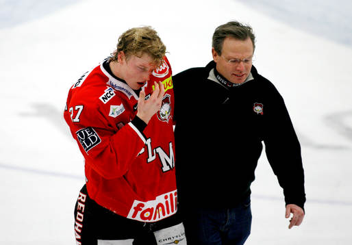 Carl Söderberg, Malmö fick en rejäl tackling och fick