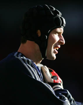 Petr Cech,  Chelsea (Målvakt, hjälm)