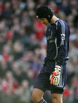 Petr Cech,  Chelsea (Målvakt, hjälm)