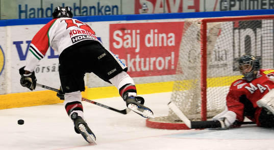 Justin Morrison, Modo åker på en luftfärd