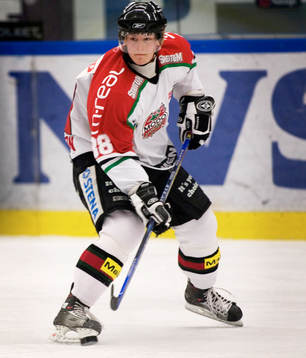 Adam Andersson, Modo