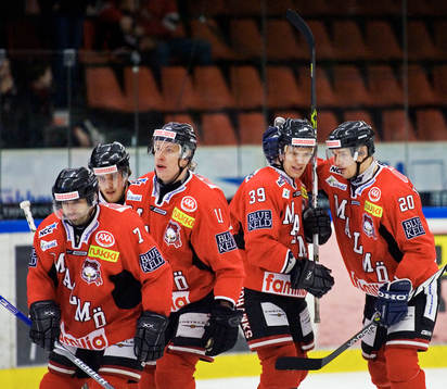 2-1, Jyrki Välivaara, som grattas av Jussi Tarvainen