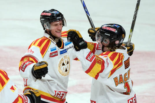 Sebastian Karlsson och Nicklas Bäckström, Brynäs. Jubel