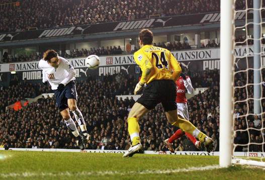 Dimitar Berbatov, Tottenham  gör mål på Manuel Almunia,