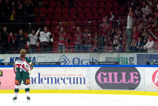 Publiken sjunger för Tomi Kallio, Frölunda