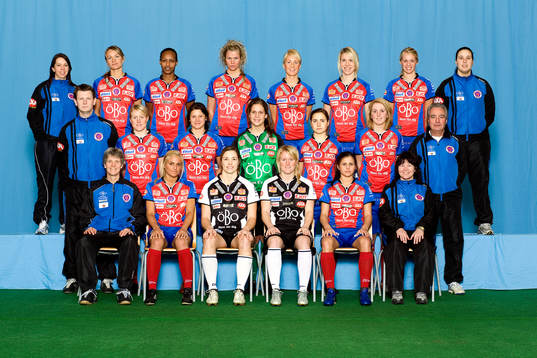Bakre raden från vänster: Helena Andersson (Fystränare),