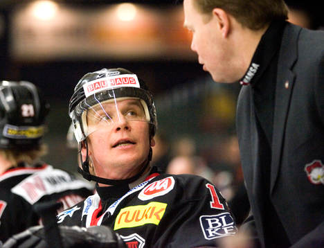 Juha Riihijärvi, Malmö, söker råd hos Mikael Tisell,