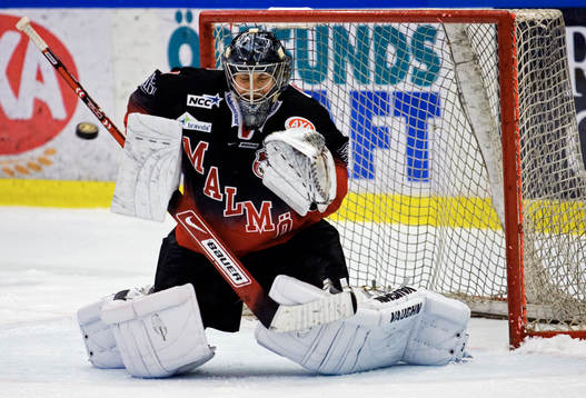 Markus Korhonen, målvakt, Malmö, räddar ett skott