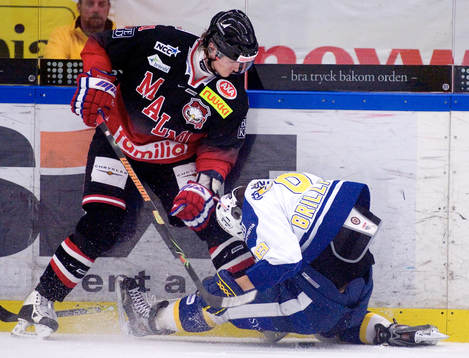 Linus Fagermo, Malmö trycker ner Daniel Grillfors, HV71