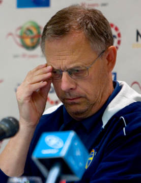Lars Lagerbäck, förbundskapten, Sverige, bekymrad
