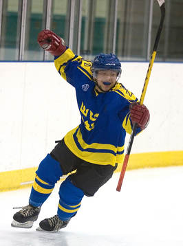 Tvåmålsskytten och matchhjälten Christoffer Bergqvist,