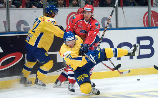 Jimmie Ölvestad, Sverige trycks ned av Maxim Kondratiev,