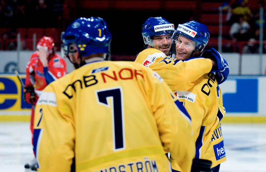 Johan Davidsson och Fredrik Bremberg jublar tillsammans
