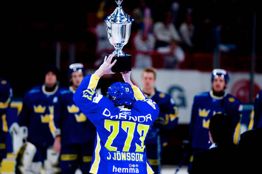 Jörgen Jönsson, Sverige med 273 på ryggen håller upp