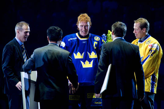 Jörgen Jönsson, Sverige tar emot pris för att ha spelat