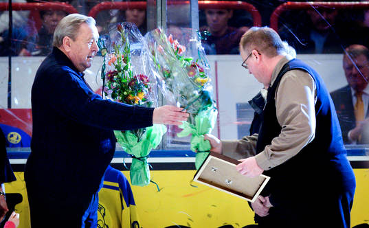 Lennart Johansson delar ut priset "All Fair"