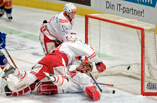 Svårt att avgöra om pucken inne eller inte