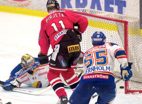 Lasse Pirjetä och Gustaf Wesslau, målvakt, Malmö, Daniel