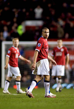 Henrik Larsson, Manchester ser sig över axeln