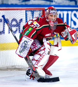 Tommy Salo, Målvakt, Frölunda