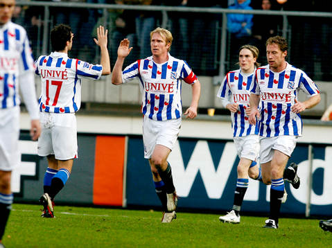Petter Hansson, gjorde mål för Heerenveen. Jubel med bla