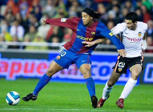 Barcelona håller undan Raul Albiol, Valencia