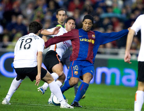 Jorge Lopez, Valencia försöker stoppa Ronaldinho,