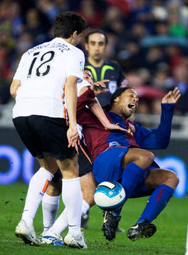 Ronaldinho, Barcelona, åker i marken