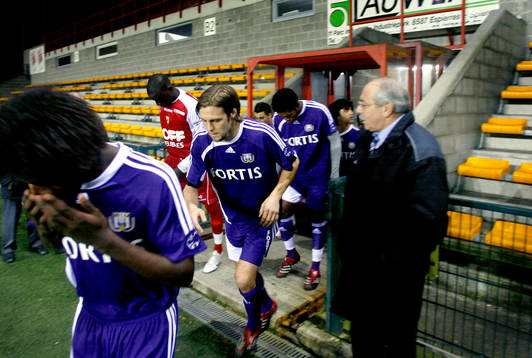 Max Von Schleebrügge, spelade med Anderlecht B-lag. Går