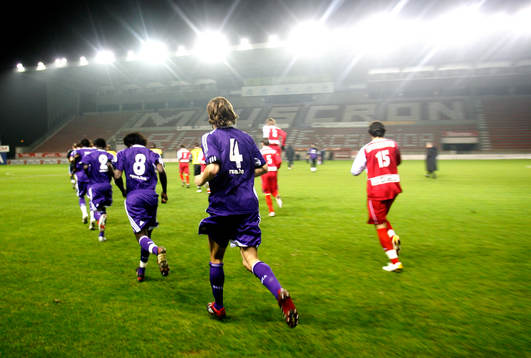 Max Von Schleebrügge, spelade med Anderlecht B-lag. Går