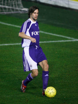 Max Von Schleebrügge, spelade med Anderlecht B-lag
