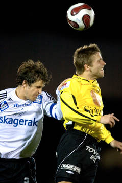 Anders Svensson spelade hela matchen, här får han en