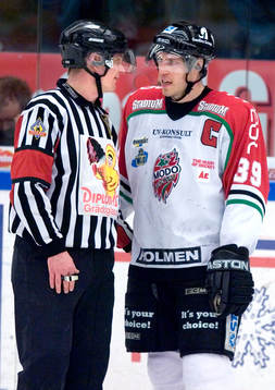 Domare Marcus Vinnerborg och Per Svartvadet, Modo, pratar