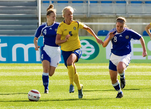 Caroline Seger, Sverige och Maija Saari och Katri